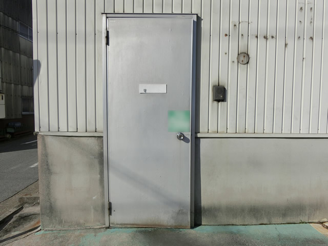 工場の入口ドア取替工事　施工前　名古屋市緑区